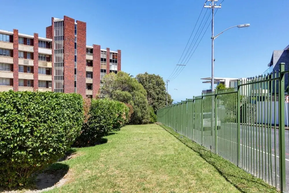 Stylish 2 Bedroom Apartment in Camps Bay Asilvertide