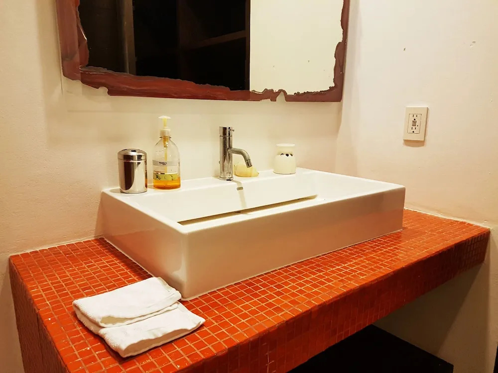 Comfortable 2 BR condo steps away from 5th Av and Mamitas Beach by Happy Address