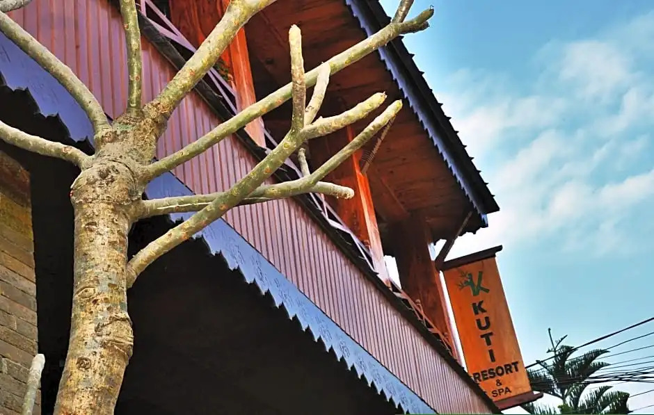 Kuti Resort & Spa