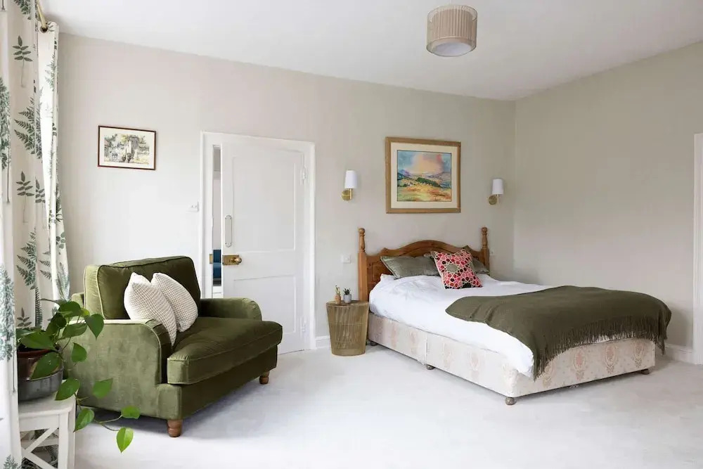Country Retreat - Sleeps 14 - Large Garden