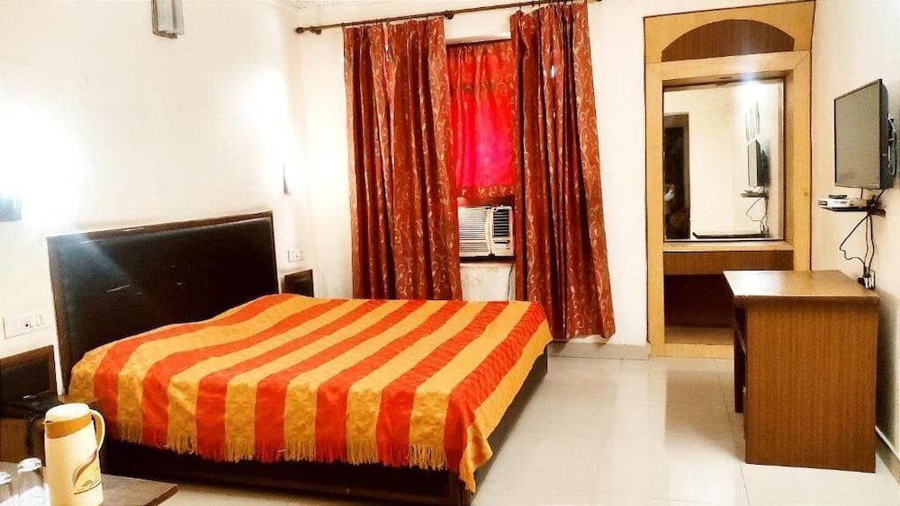 HOTEL INTERNATIONAL - Adjoining INDO Canadian Transport & ISBT Jalandhar City - Corporate, Families, Solo Travellers, Couples Favorite