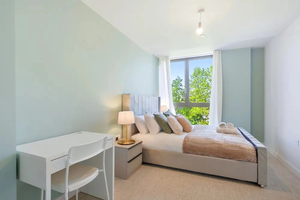 Trafford Garden Retreat with Free Car Park