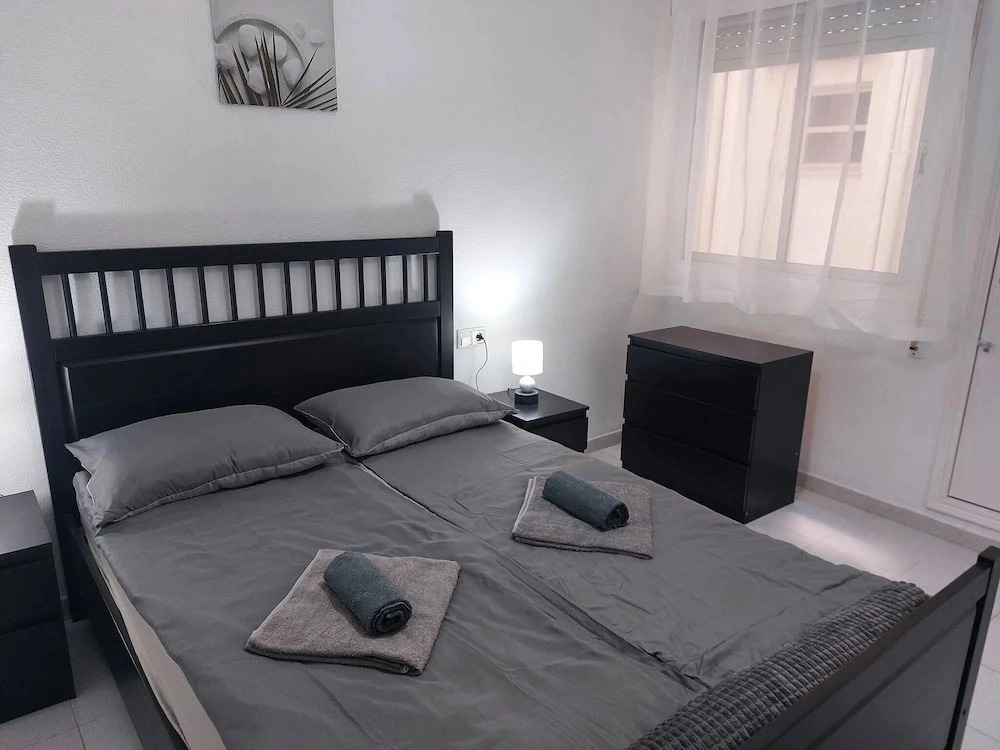 2-bedroom Apartment-close to Beaches and Center