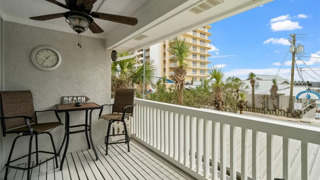 D's Beach Retreat - 2 bedroom townhome in front of Schooners with gulf views & private hot tub!