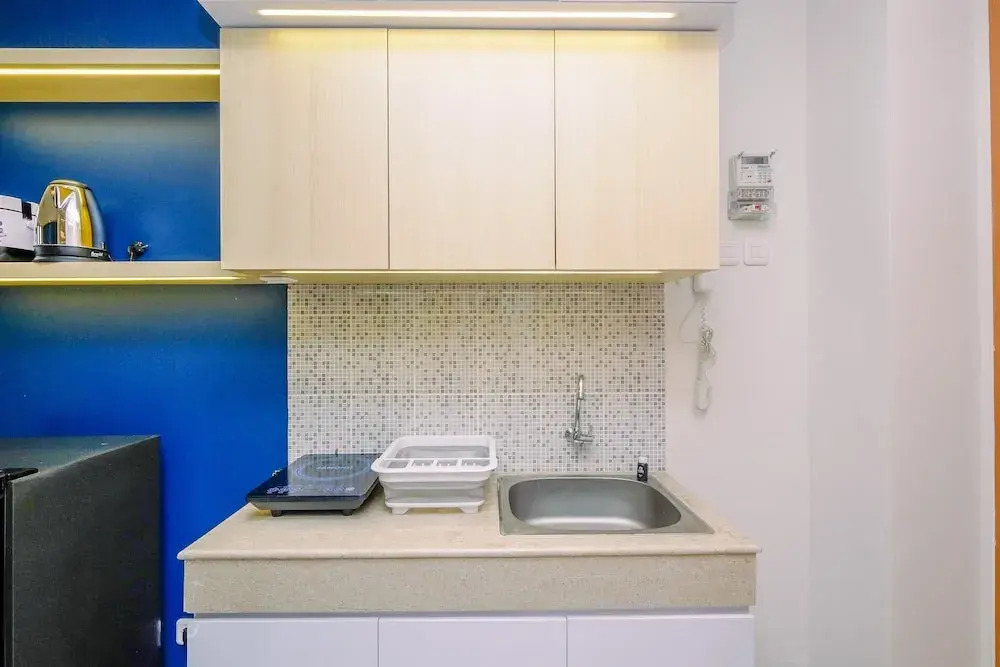 Comfy and Minimalist Studio with City View at Evenciio Margonda Apartment