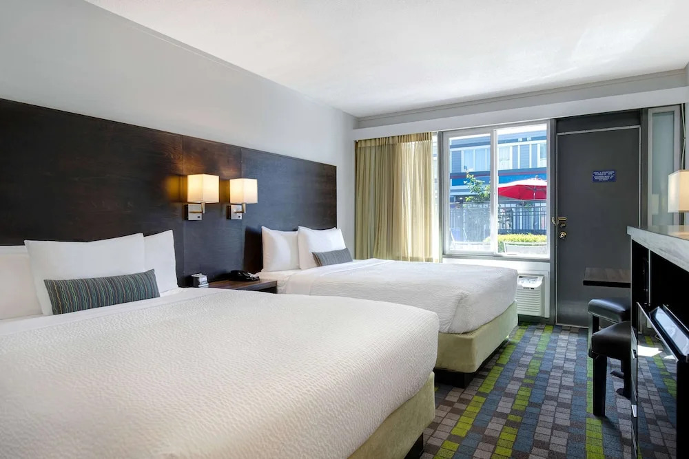 Victoria Airport/Sidney Travelodge