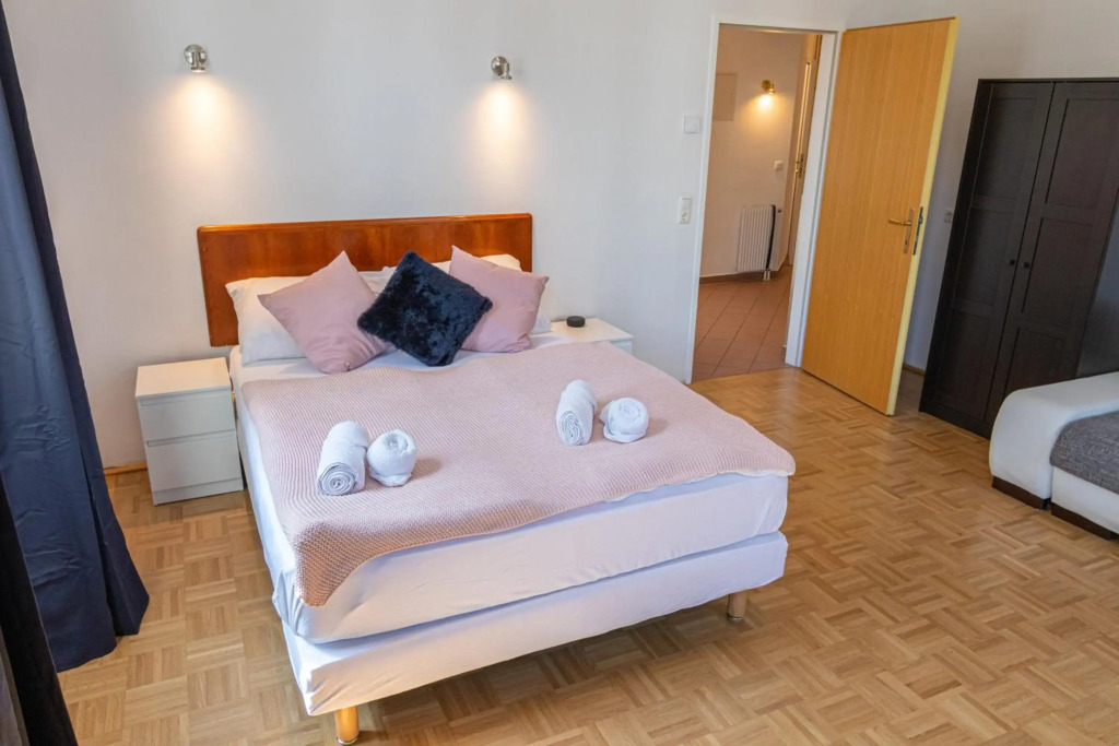 Yeshello Elegant Apartment near Central Vienna