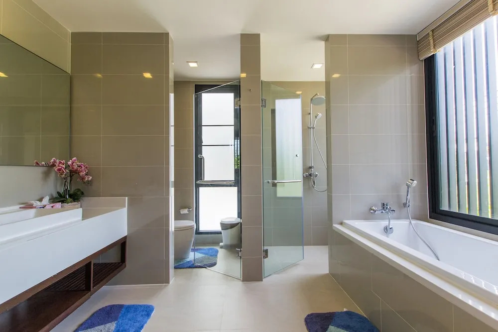 4 Bdr Villa with Cinema in Laguna 800m to Beach