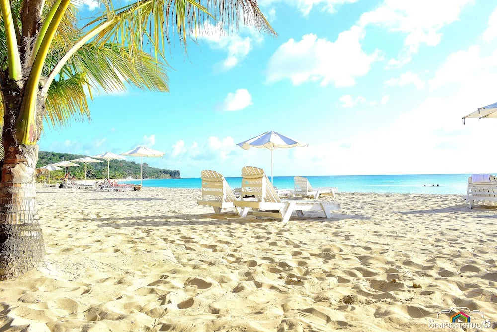 Arenas Beach Hotel