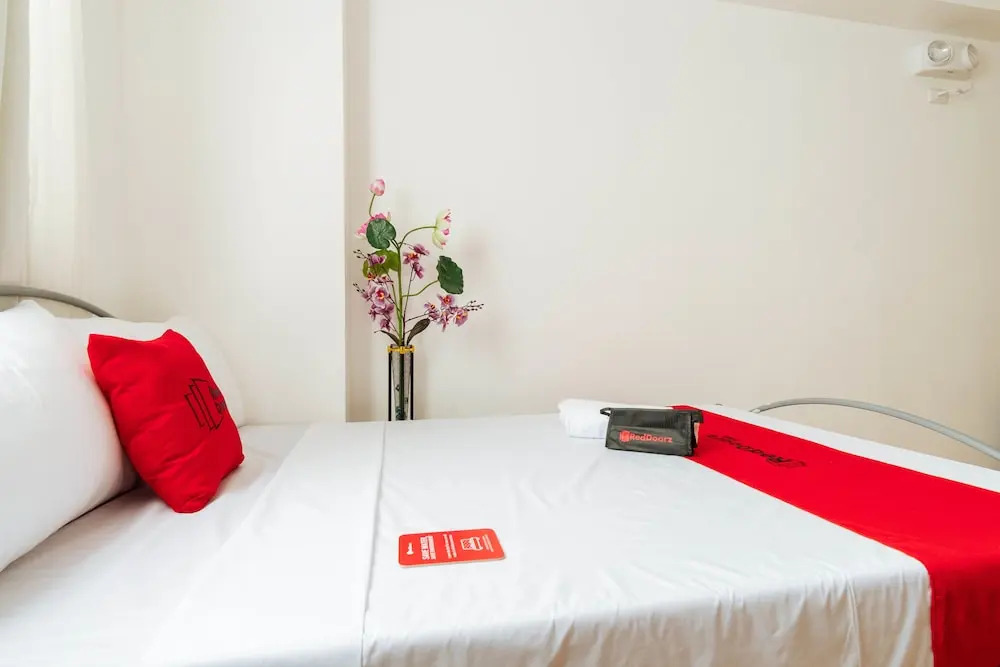 RedDoorz @ Amaia Skies Avenida
