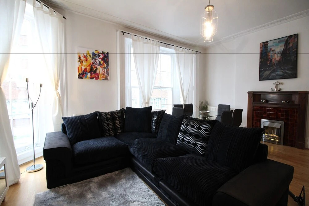 Kensington 3 Bed 2 Bath Apartment