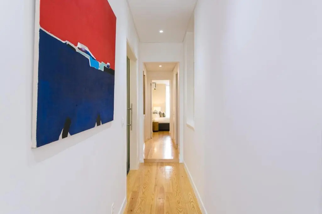 Lisbon luxury retreat! 2 suites, balcony & views!!