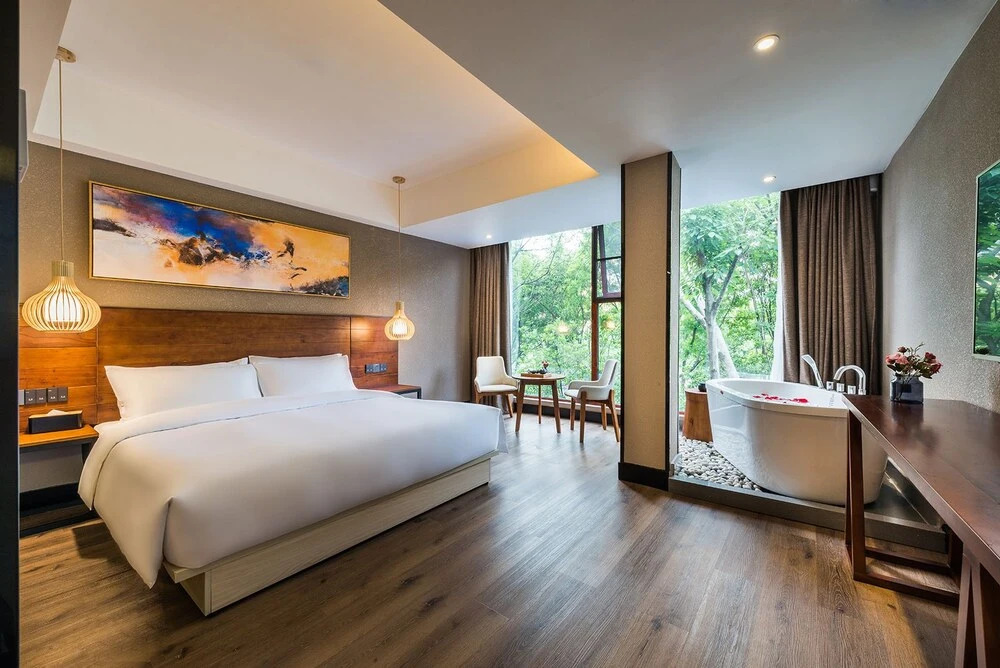 Wandering Around Xiangshan Hotel