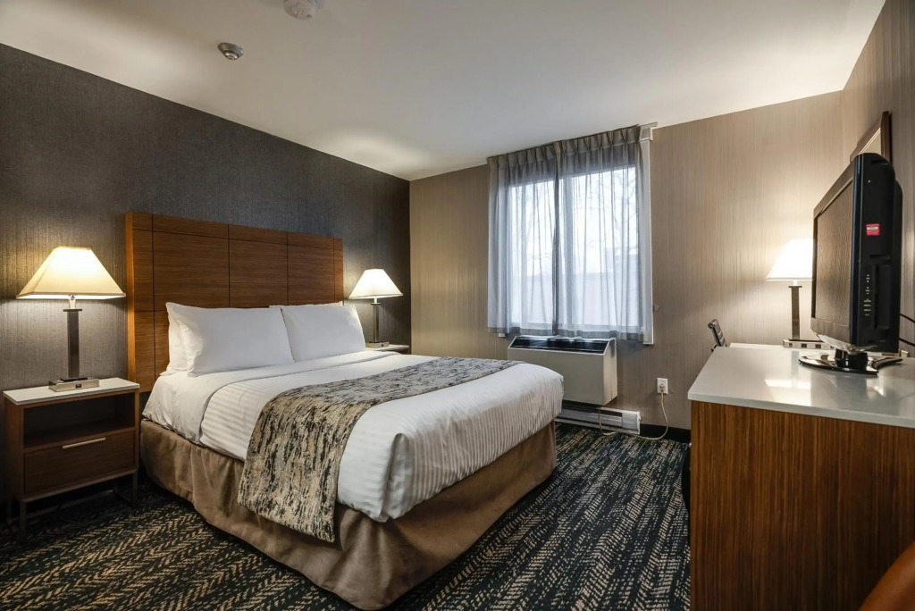 Monte Carlo Inn Toronto West Suites