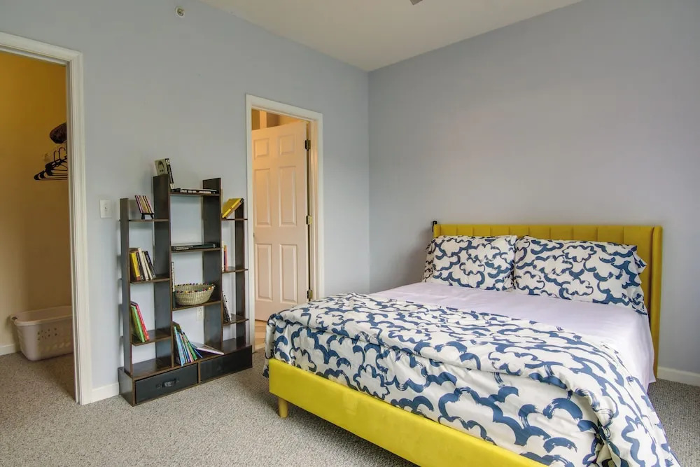 Condo w/ Pool Access ~ 2 Mi to Rehoboth Beach!