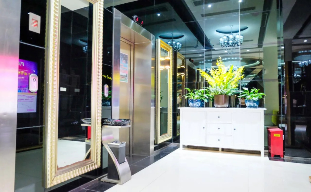 Atour Hotel Shanghai City Center ATHOUSE嘉邸