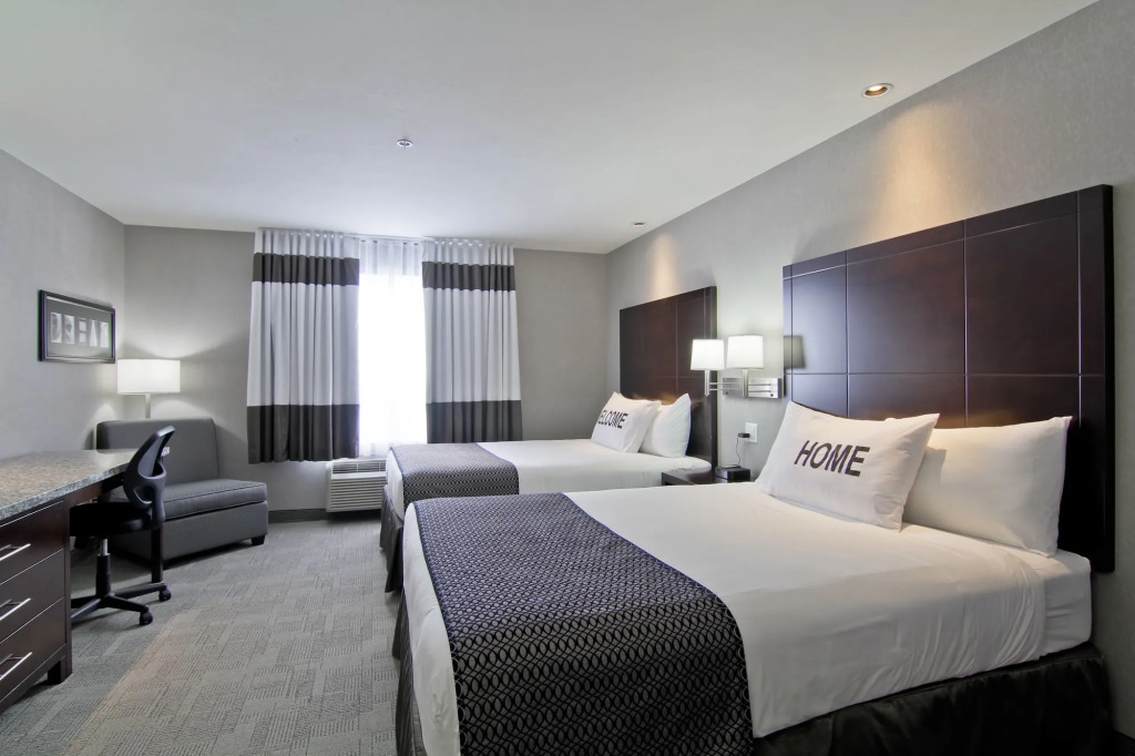 Home Inn & Suites Regina Airport