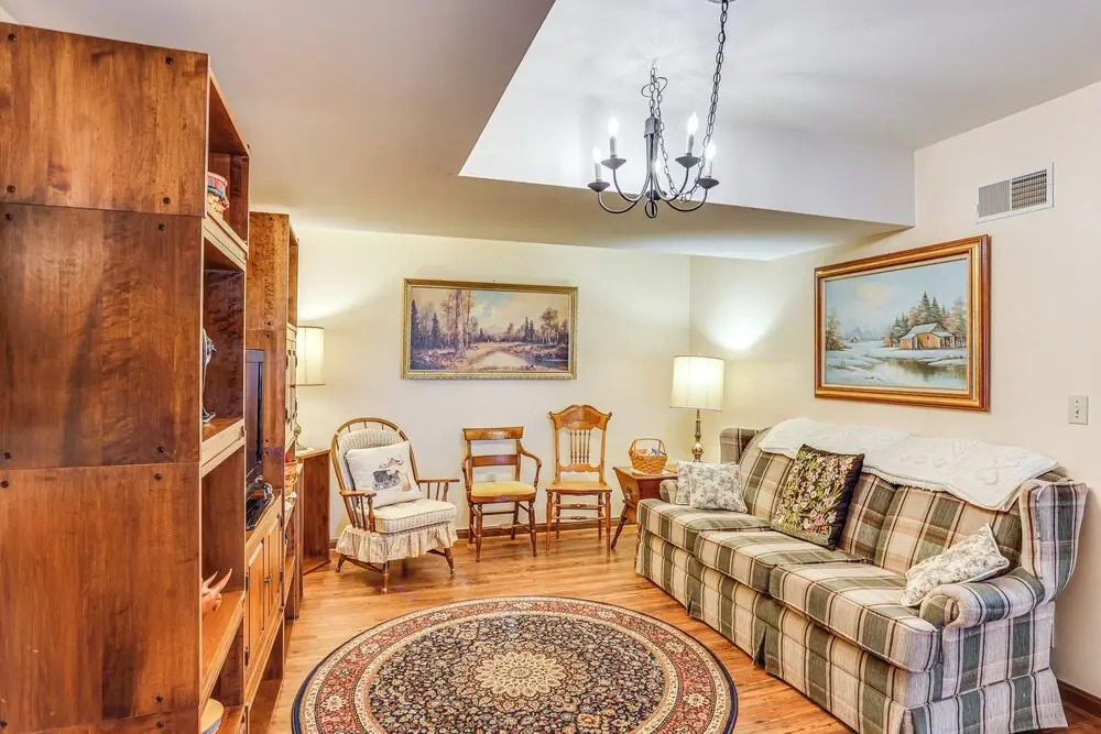 Charming Apartment w/ Yard & Beautiful Gardens!