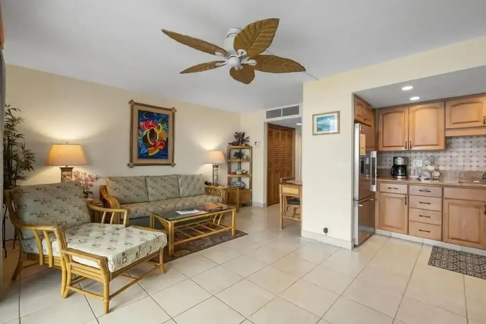 Kihei Beach, #305 1 Bedroom Condo by RedAwning