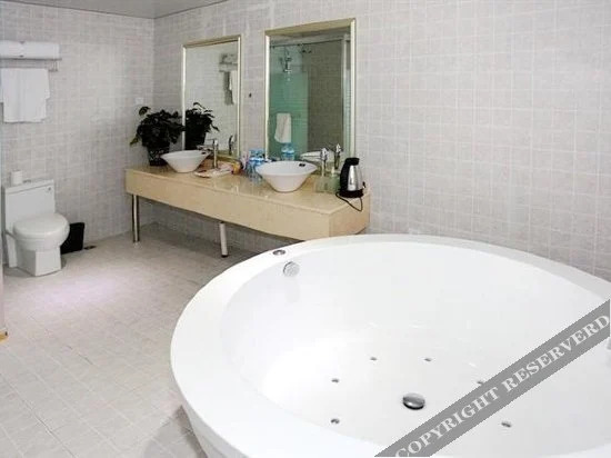 Q+ Aishe Fashion Theme Hostel