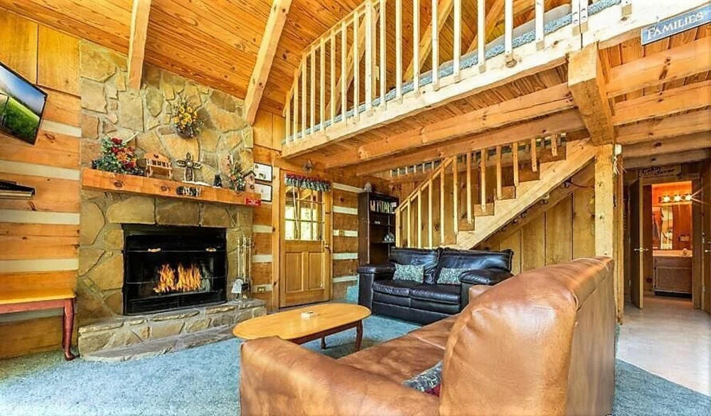 Snuggled Inn 2 Bedroom Cabin