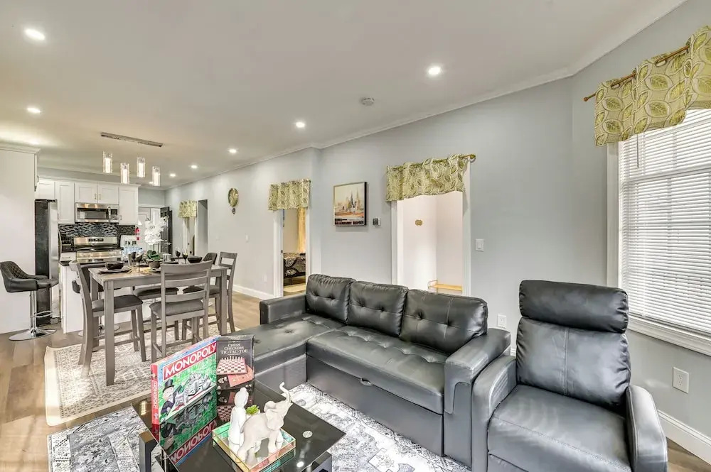 2 Mi to Downtown: Charming Apt in Schenectady!
