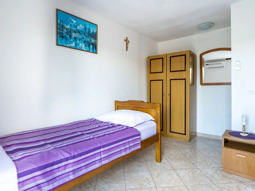 Simplistic Apartment in Okrug Gornji near Sea