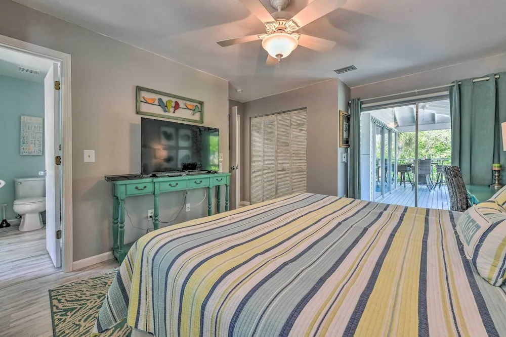 Canal-front Gem w/ Pool & Hot Tub in Anna Maria