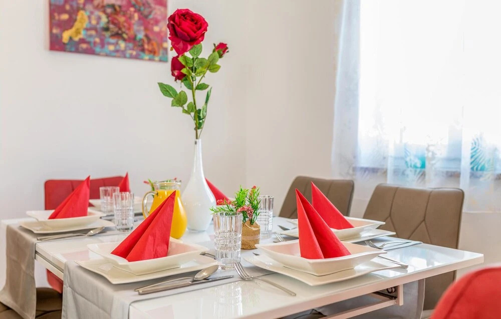 Stunning Home In Musalez