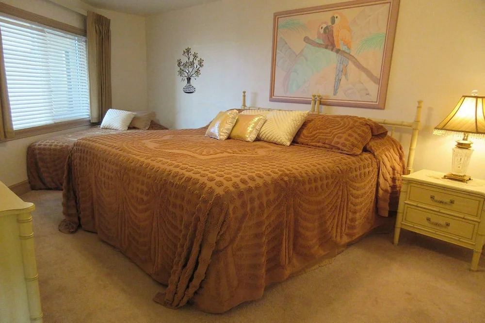 Harbour Pointe 1014 2 Bedrooms 2 Bathrooms Condo