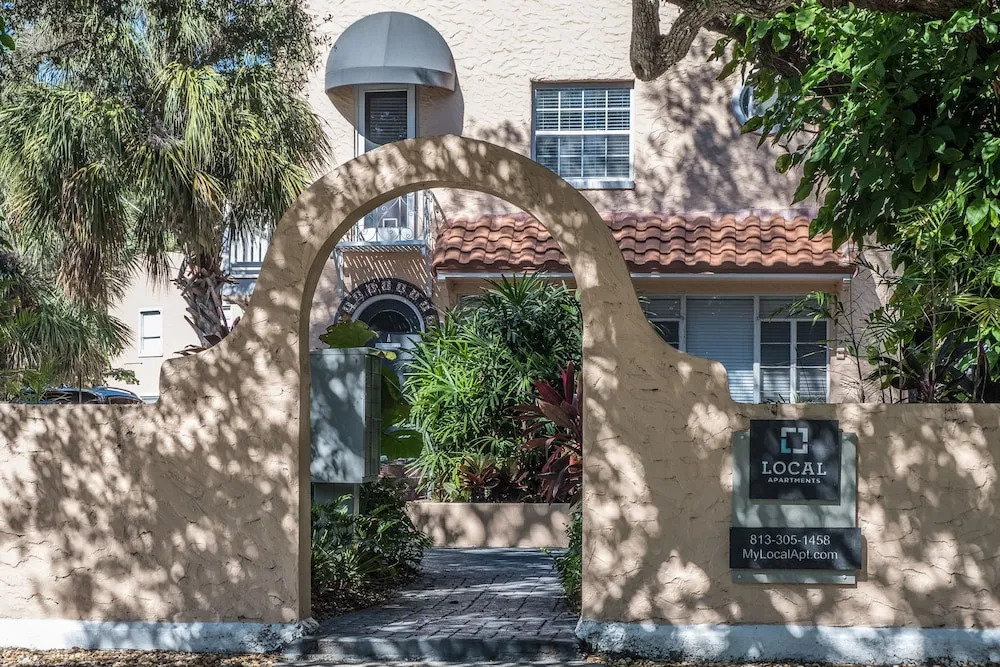 1 BR with Parking next to Bay and Shopping by Frontdesk