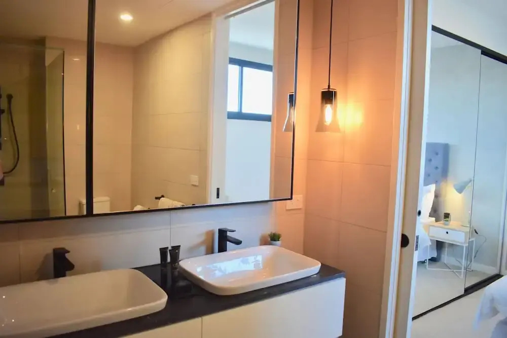 Modern and Elegant Apartment Near The Beach