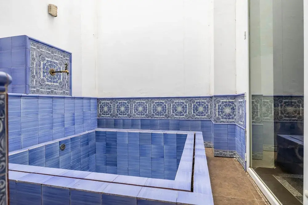 Cheerful 6 Bedroom House in Seville With Terraces