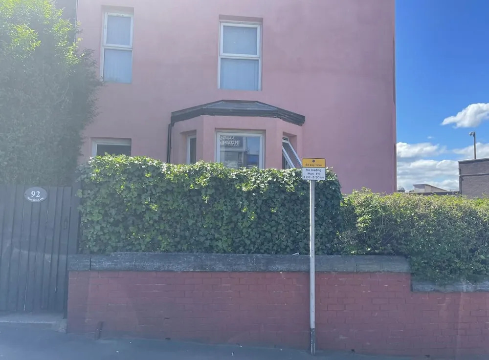 Beautiful 1-bed Basement Flat in Leeds