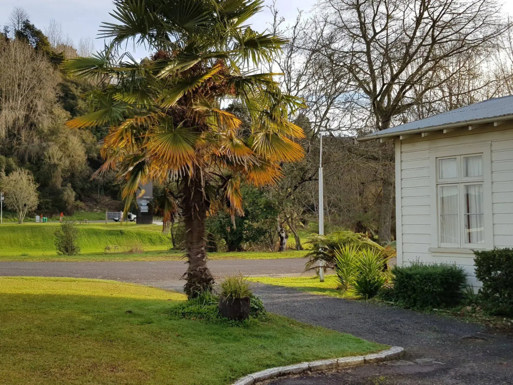 Kellys Riverside Motel
