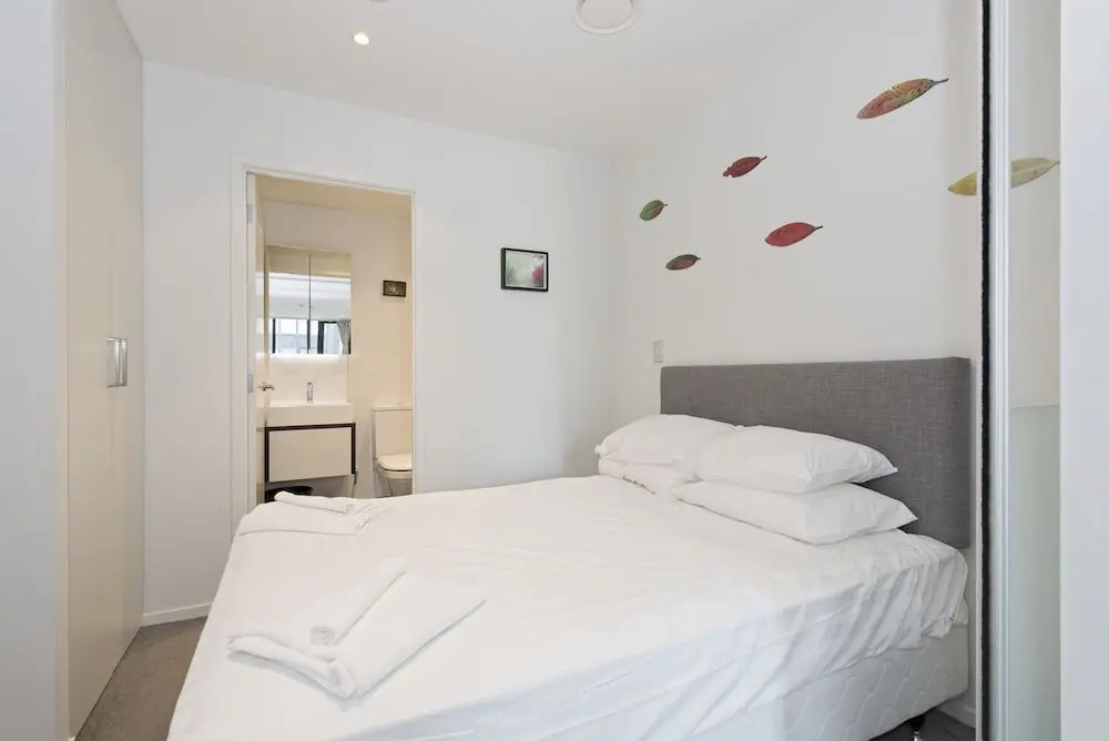 Stylish Modern Studio, Queens Resid, Gym & Pool