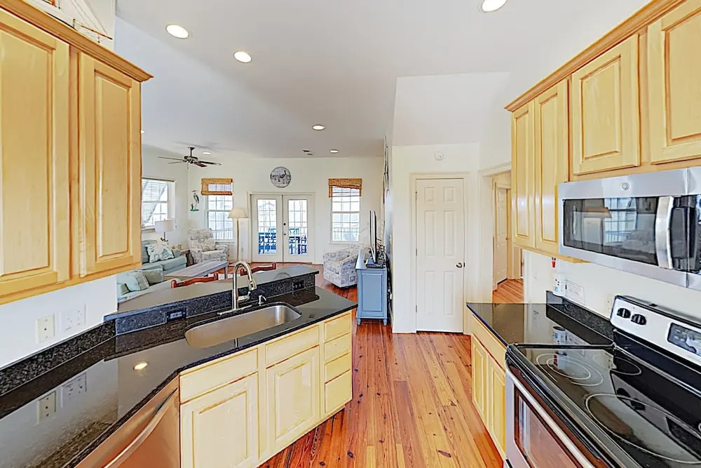 Journey's End On Mobile Bay, Steps To Pool & Beach 4 Bedroom Home
