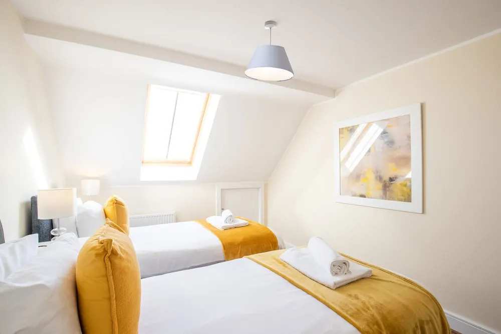 Velvet 2-bedroom Apartment Clock House - Hoddesdon