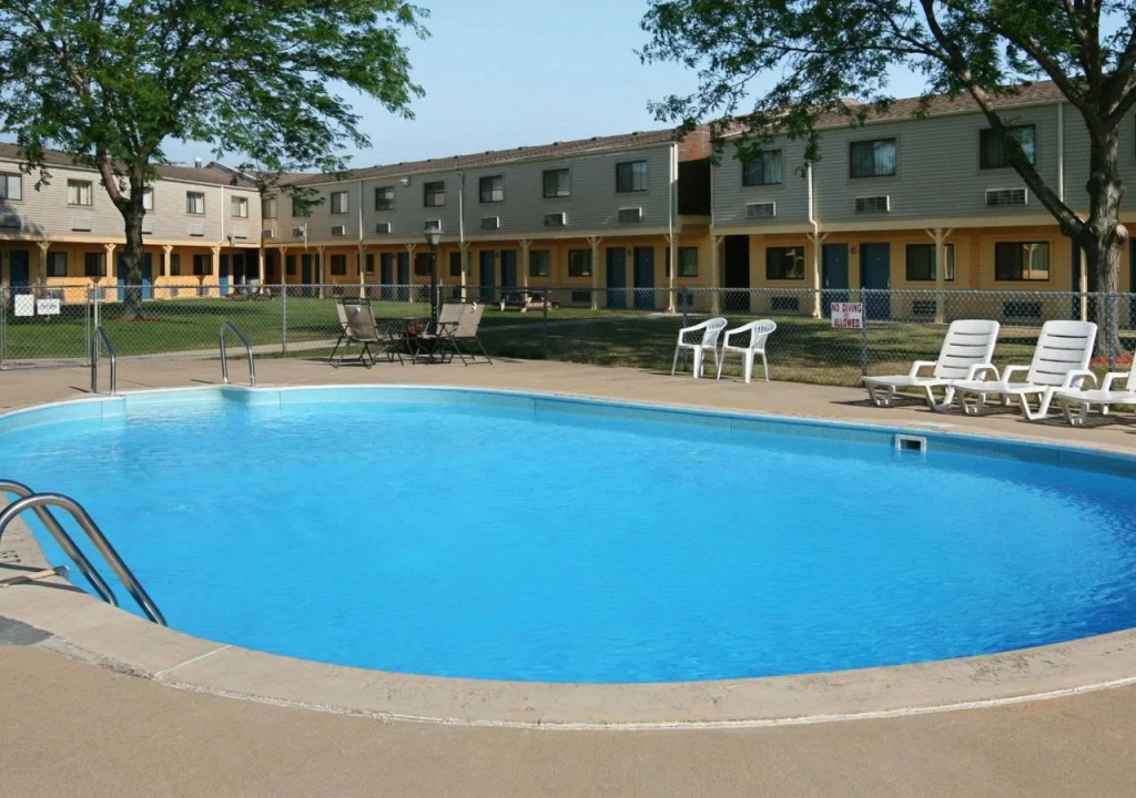 Days Inn by Wyndham Bowling Green