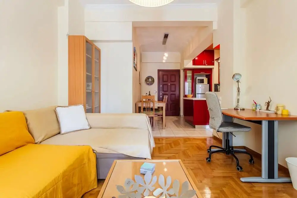 Athens Strawberry Hideaway - City Chic Retreat