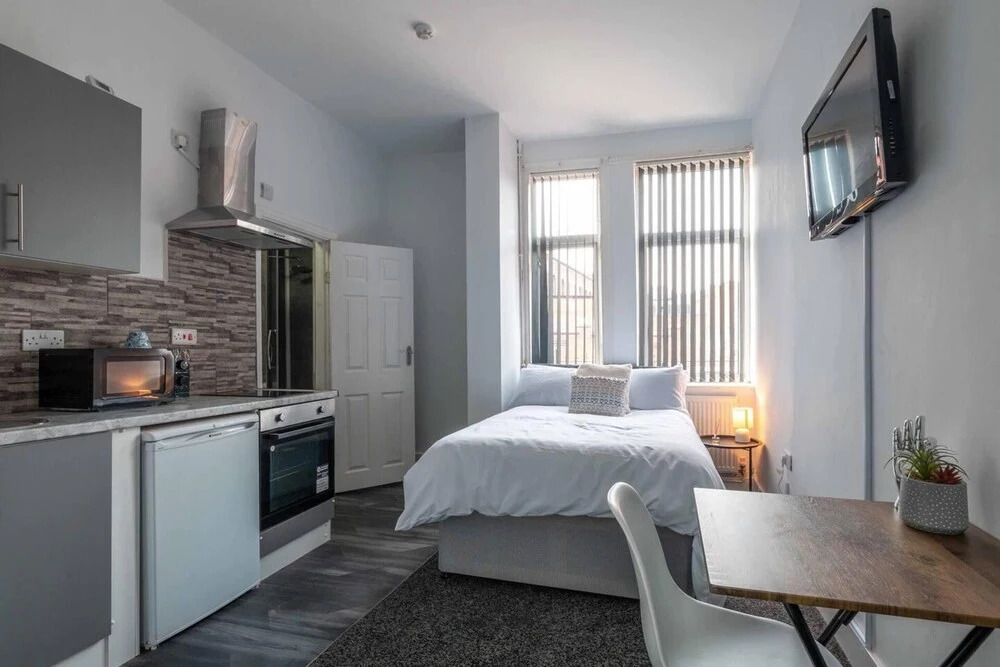 Lovely 13-bed House in Coventry