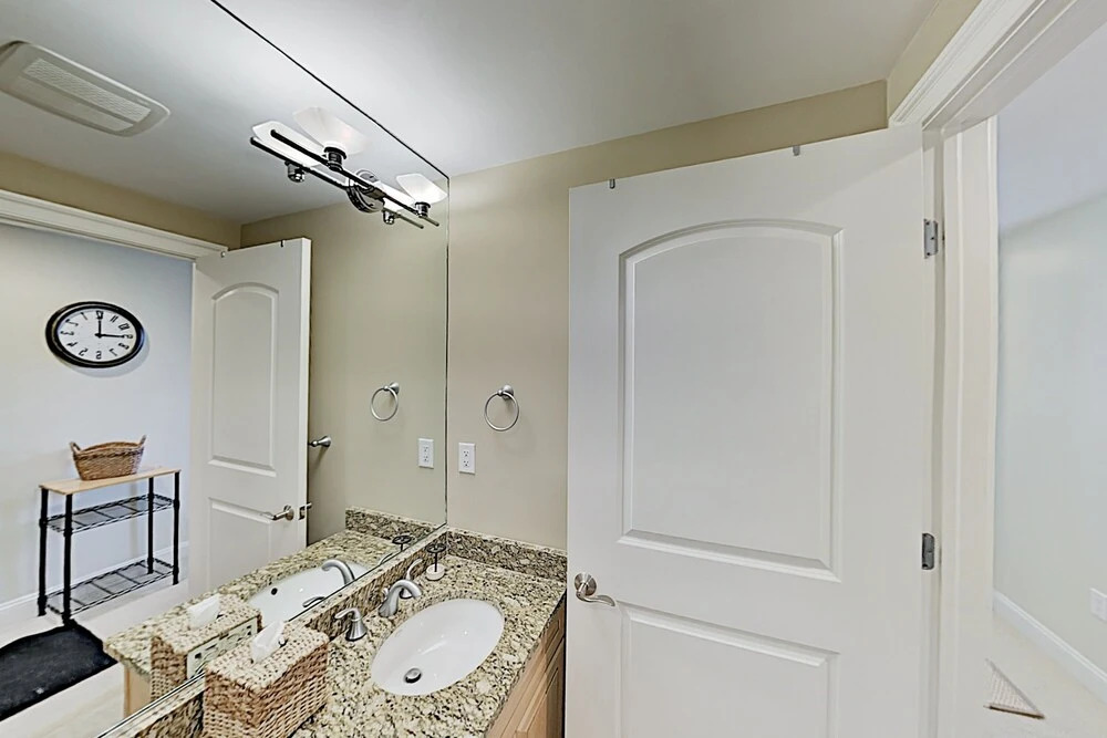 Lovely Waterfront W/ Balcony - Near Beach! 3 Bedroom Condo