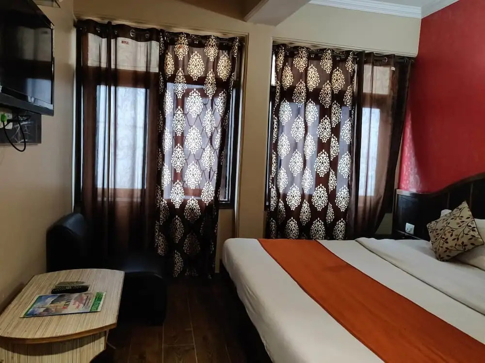 Hotel Sidharth Regency