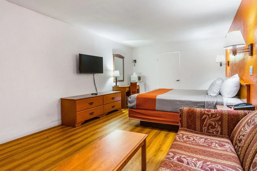 Motel 6-San Diego, CA - Southbay