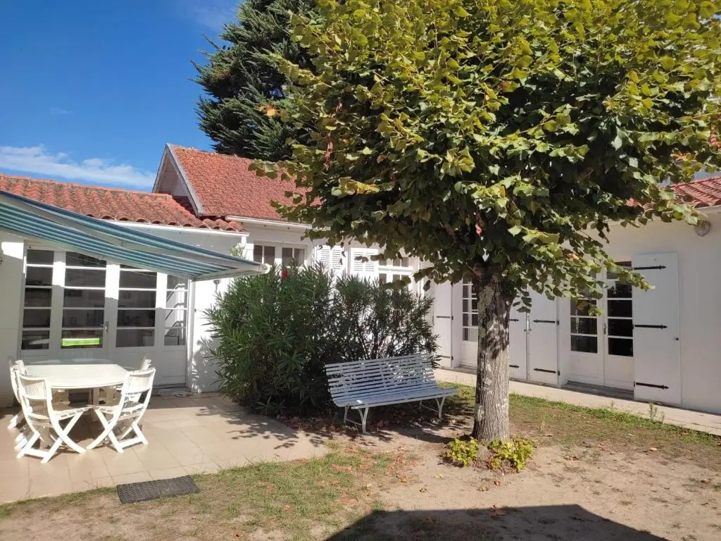 Maison Charmante Près Plage et Forêt, 5 Ch., Jardin, Parking, Quartier Calme - FR-1-652-2