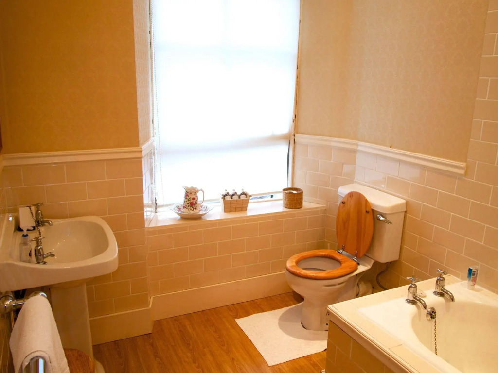 Crown Hotel Guesthouse