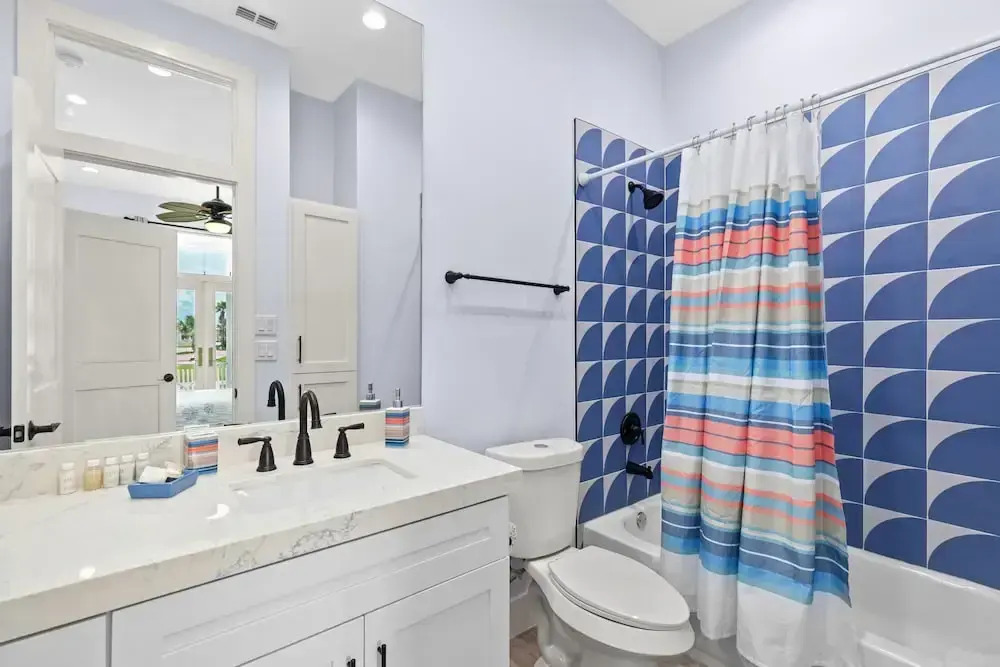 Seaside Rendezvous - Private Home Across From Community Park 4 Bedroom Home by RedAwning