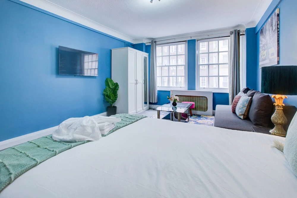 Family Studio for 4-3-2-1 Persons Central London