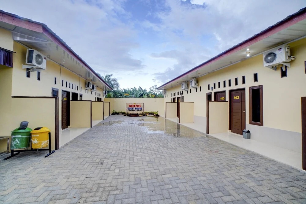 RedDoorz at Shine Guest House Tebing Tinggi
