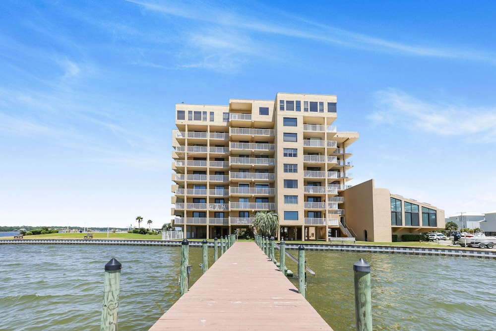Compass Point 201 Pet-friendly for fee Boat Ramp
